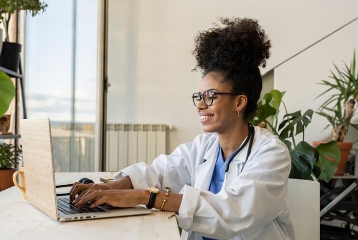 Healthcare-worker-using-laptop