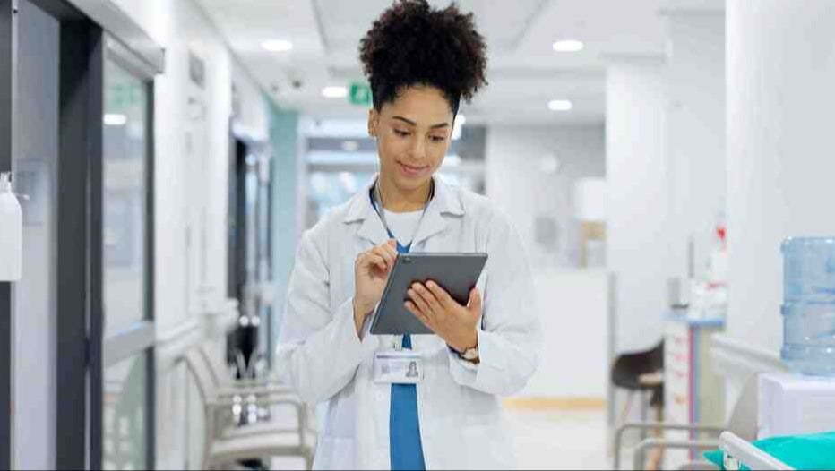 Woman-reading-in-hospital-1-1